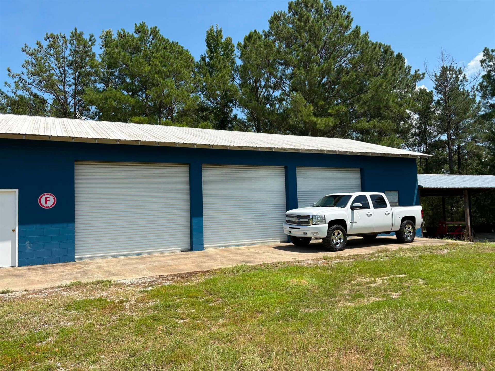 Top Notch Garage shop bays in Auburn, Alabama